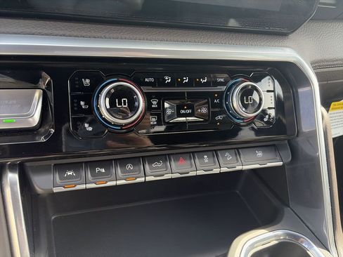 Used 2022 GMC Sierra 1500 Denali AWD/4WD image 19