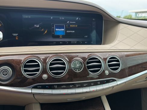 Used 2019 Mercedes-Benz S 560 Sedan image 32