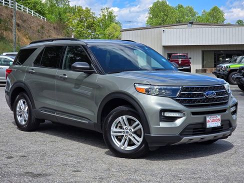 Used 2020 Ford Explorer XLT w/ Equipment Group 202A AWD/4WD image 15
