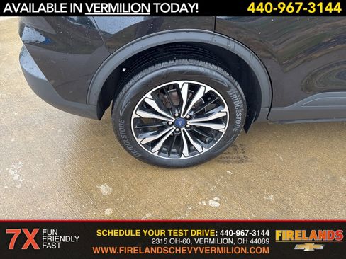 Used 2022 Ford Escape SE w/ SE Sport Appearance Package image 55