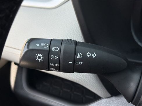 Used 2021 Toyota RAV4 XLE Premium image 24