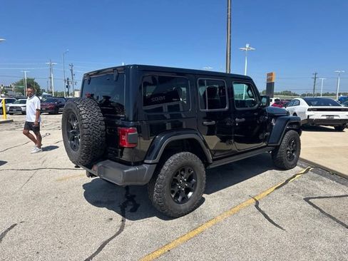 Used 2019 Jeep Wrangler Unlimited Sahara w/ Quick Order Package 24M Moab AWD/4WD image 4