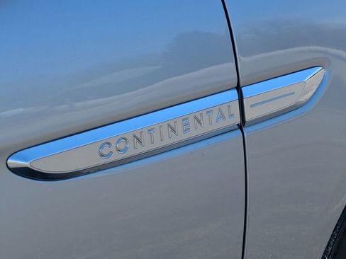 Used 2020 Lincoln Continental AWD w/ Premium Package image 27