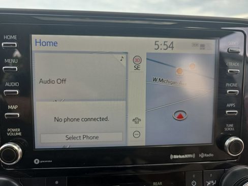 Used 2020 Toyota Highlander XLE AWD/4WD image 24