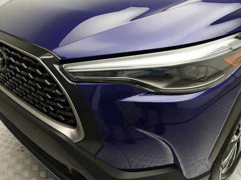 Certified 2025 Toyota Corolla Cross XLE image 3