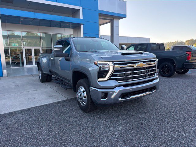 Used 2026 Chevrolet Silverado 3500 LTZ w/ LTZ Plus Package AWD/4WD image 3