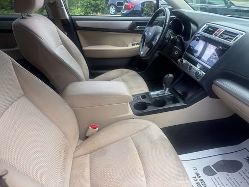 Used 2017 Subaru Outback 2.5i Premium AWD/4WD image 14