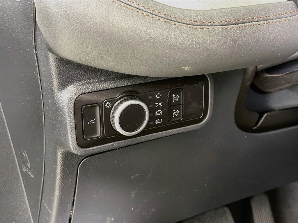 Used 2025 Ford Explorer Active RWD image 13
