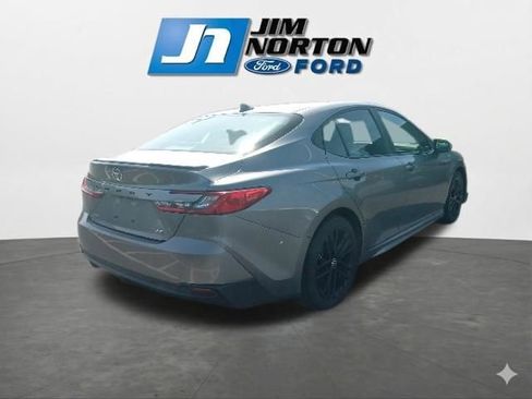 Used 2025 Toyota Camry SE FWD image 10