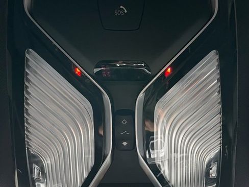 Used 2019 BMW 750i xDrive w/ M Sport Package image 22