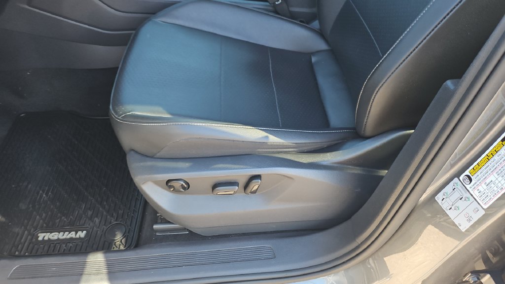 Used 2018 Volkswagen Tiguan SE FWD image 5