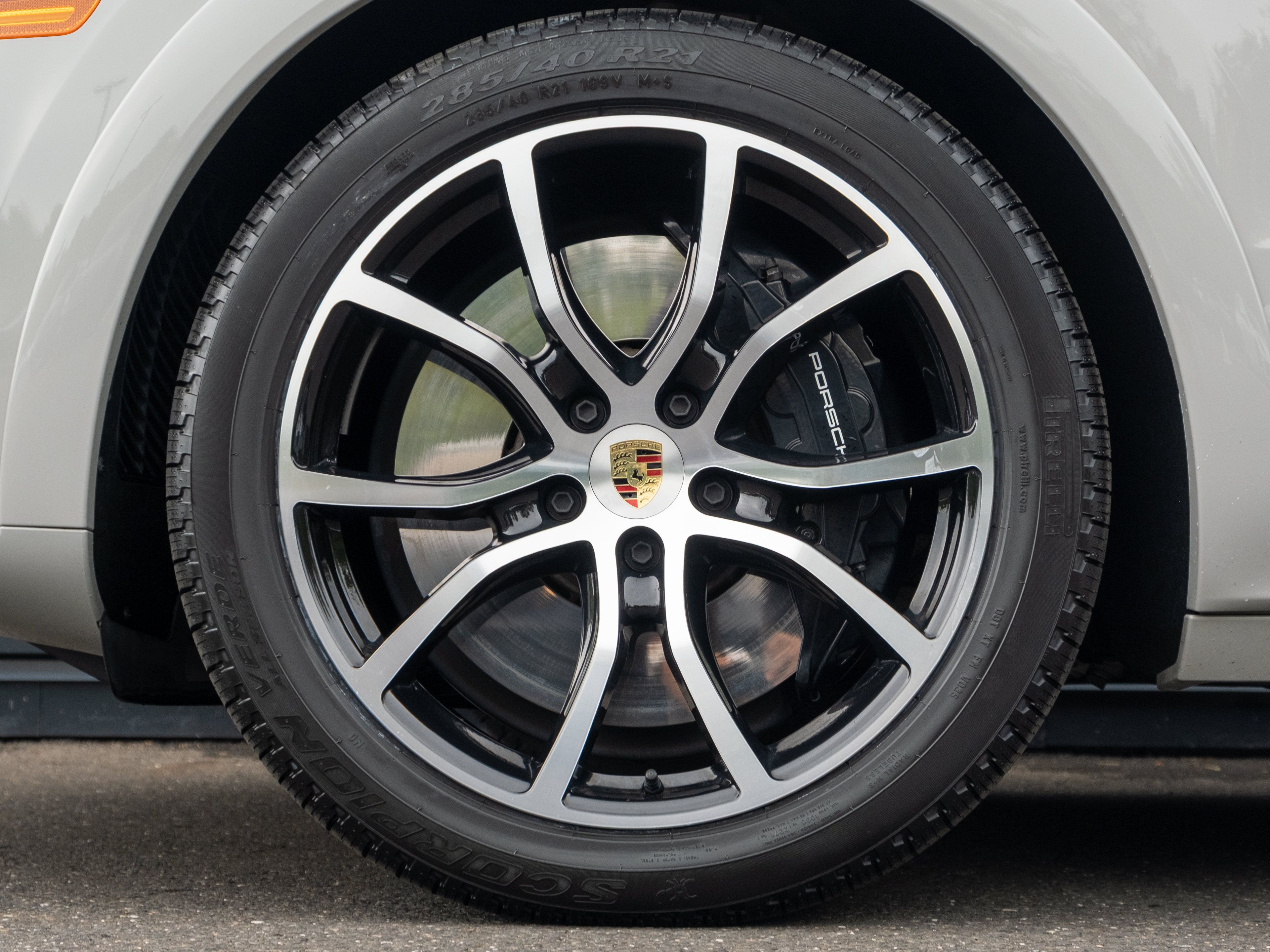 Certified 2023 Porsche Cayenne Turbo AWD/4WD image 12