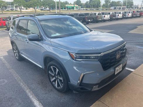 Used 2024 Honda Pilot Touring image 9