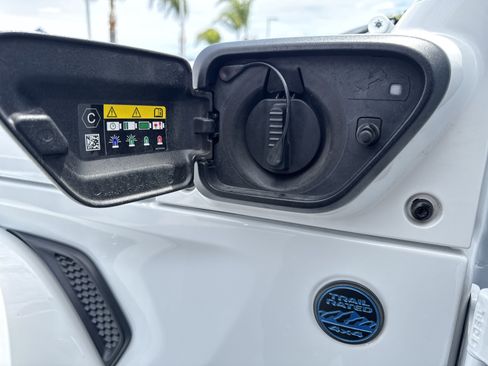 Used 2025 Jeep Wrangler Sahara w/ Safety Group image 39