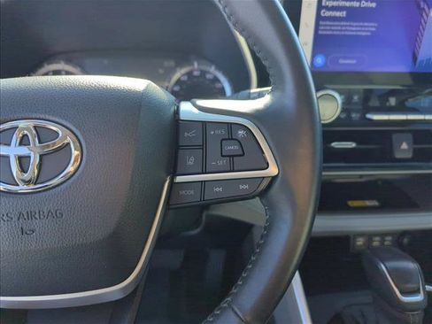 Used 2023 Toyota Highlander XLE FWD image 18