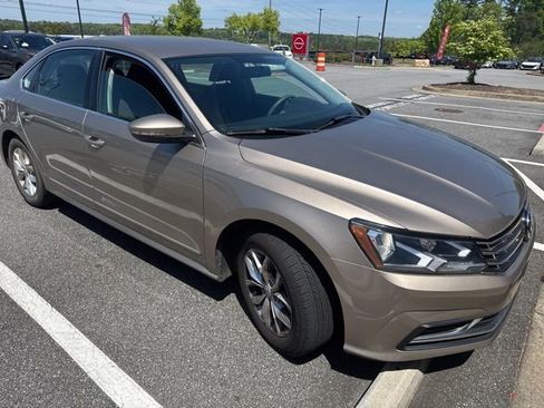 Used 2016 Volkswagen Passat 1.8T S image 3