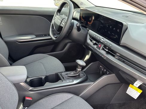 New 2025 Kia K4 LXS image 11