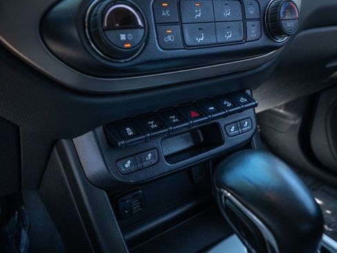 Used 2022 Chevrolet Colorado ZR2 image 23