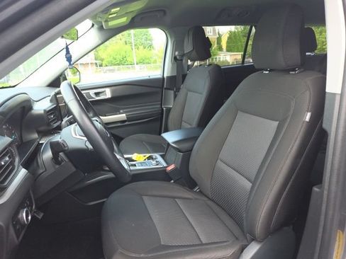 Used 2024 Ford Explorer XLT AWD/4WD image 16