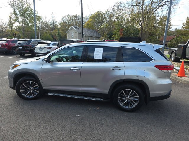 Used 2019 Toyota Highlander XLE AWD/4WD image 23