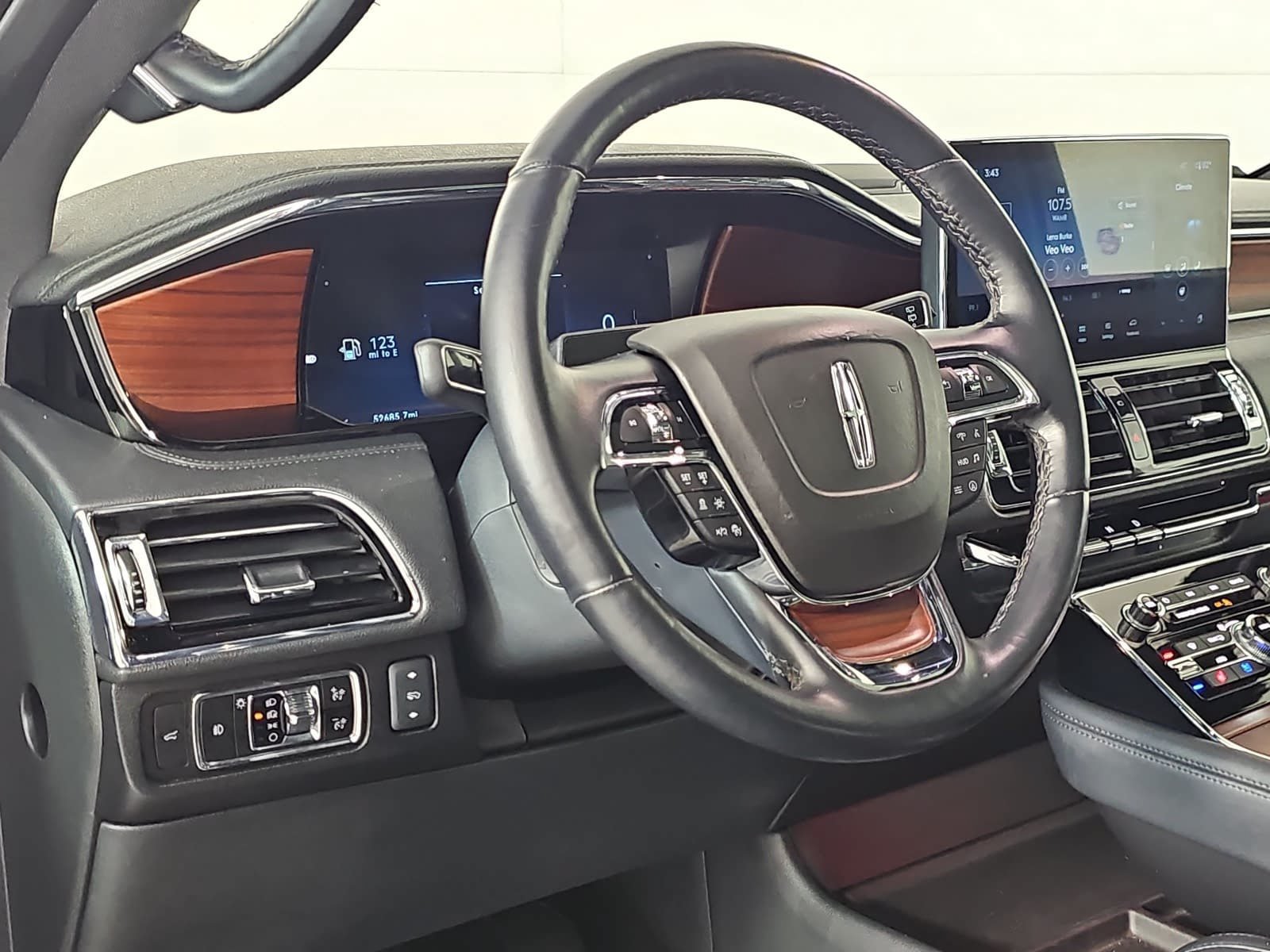 Used 2023 Lincoln Navigator Reserve AWD/4WD image 16