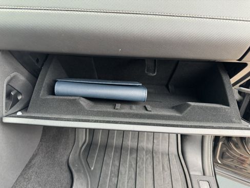 Used 2023 Land Rover Discovery S R-Dynamic image 45