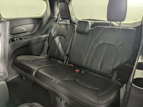 Used 2024 Chrysler Pacifica Limited FWD image 23