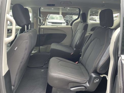 Certified 2018 Chrysler Pacifica Touring Plus FWD image 19