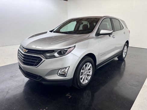 Used 2021 Chevrolet Equinox LT w/ Driver Convenience Package image 8