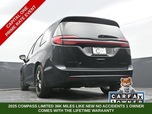 Used 2025 Chrysler Pacifica Limited FWD image 58