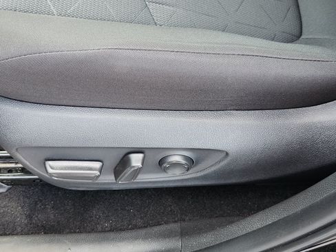 Certified 2025 Toyota RAV4 XLE FWD image 20