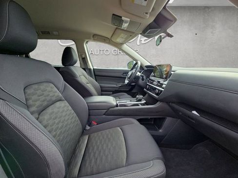 Certified 2025 Nissan Pathfinder SV image 24