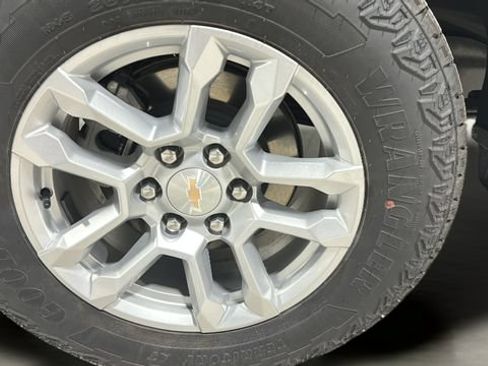 Used 2025 Chevrolet Silverado 1500 LT AWD/4WD image 39
