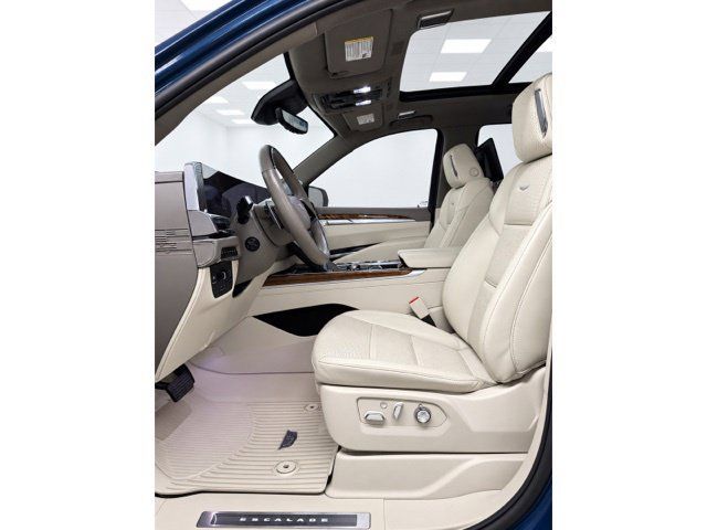 Used 2025 Cadillac Escalade Sport Platinum w/ LPO, Floor Liner Package AWD/4WD image 19