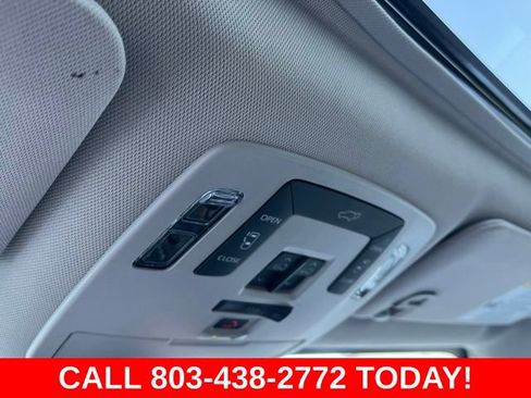 Used 2025 Toyota Sienna XLE FWD image 28