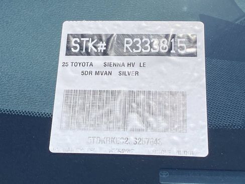 Used 2025 Toyota Sienna LE FWD image 36