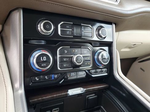 Used 2023 GMC Yukon XL Denali AWD/4WD image 22