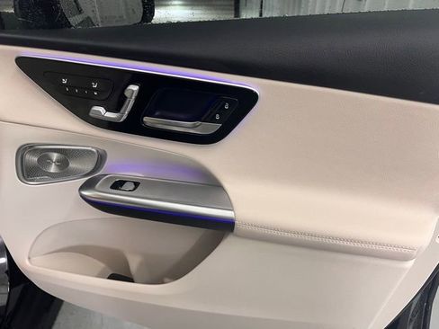 Used 2025 Mercedes-Benz GLC 350e 4MATIC image 23