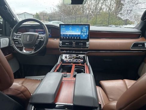 Certified 2024 Lincoln Navigator L Reserve AWD/4WD image 18