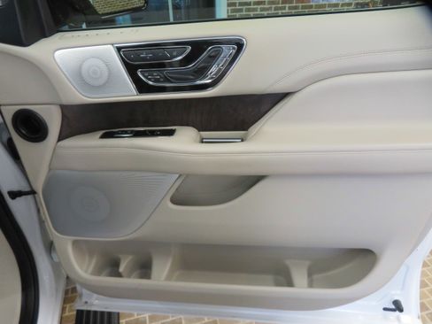 Used 2020 Lincoln Navigator Reserve w/ Luxury Package image 26