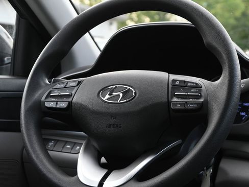Used 2020 Hyundai Elantra SE FWD image 23
