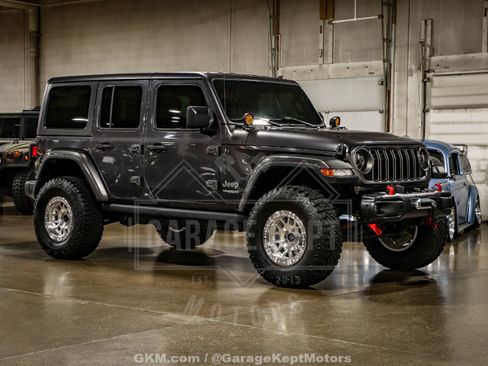 Used 2018 Jeep Wrangler Unlimited Sahara AWD/4WD image 1