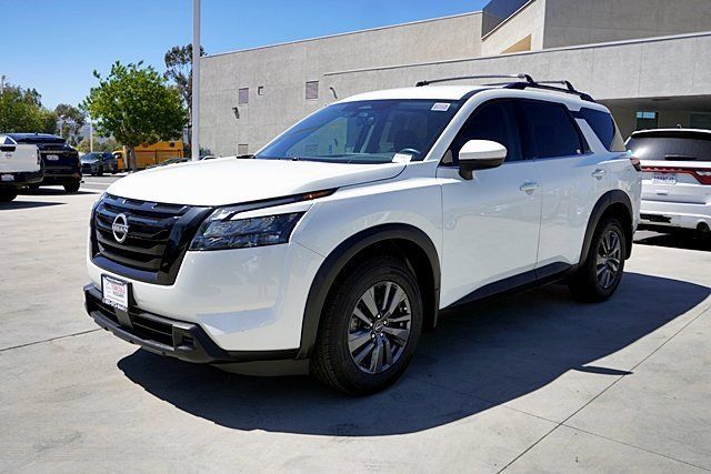 Certified 2023 Nissan Pathfinder SV w/ Black Appearance Package FWD image 9