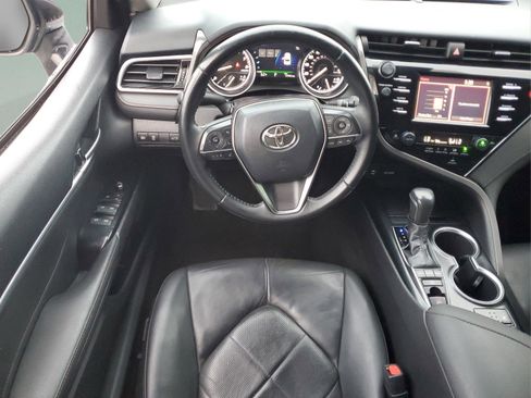 Used 2018 Toyota Camry XLE image 12