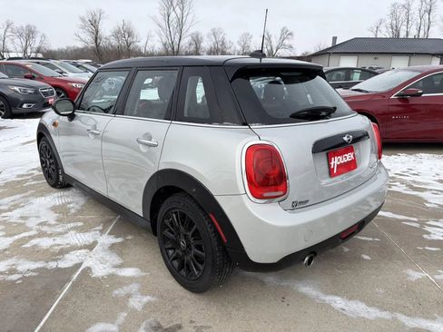 Used 2017 MINI Cooper 4-Door Hardtop image 4