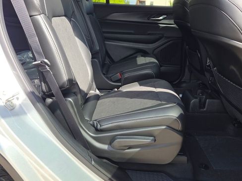 New 2025 Jeep Grand Cherokee L Altitude image 10