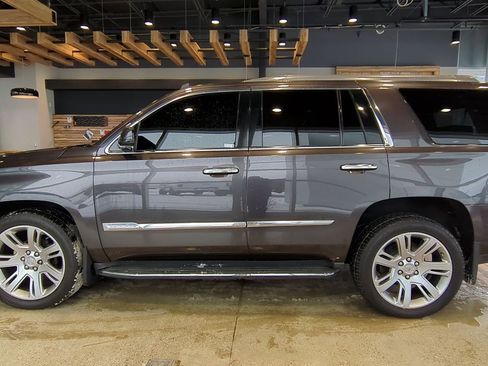 Used 2015 Cadillac Escalade Luxury image 2