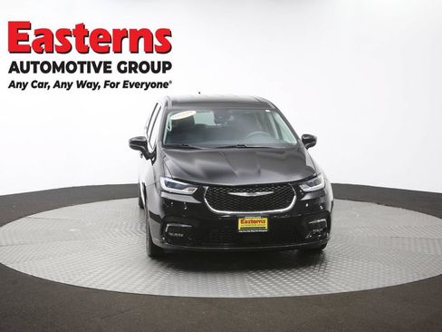 Used 2023 Chrysler Pacifica Touring-L FWD image 51
