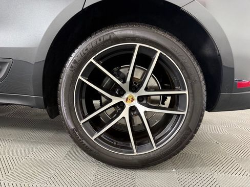 Certified 2023 Porsche Macan AWD/4WD image 12