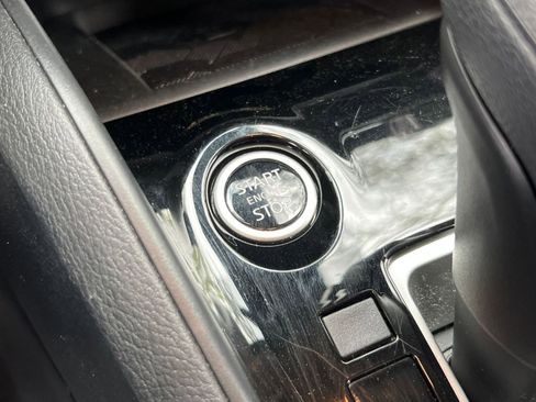 Used 2025 Nissan Versa SV image 20